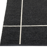 Pappelina Fred Black / Vanilla Rug - 70cm x 90cm