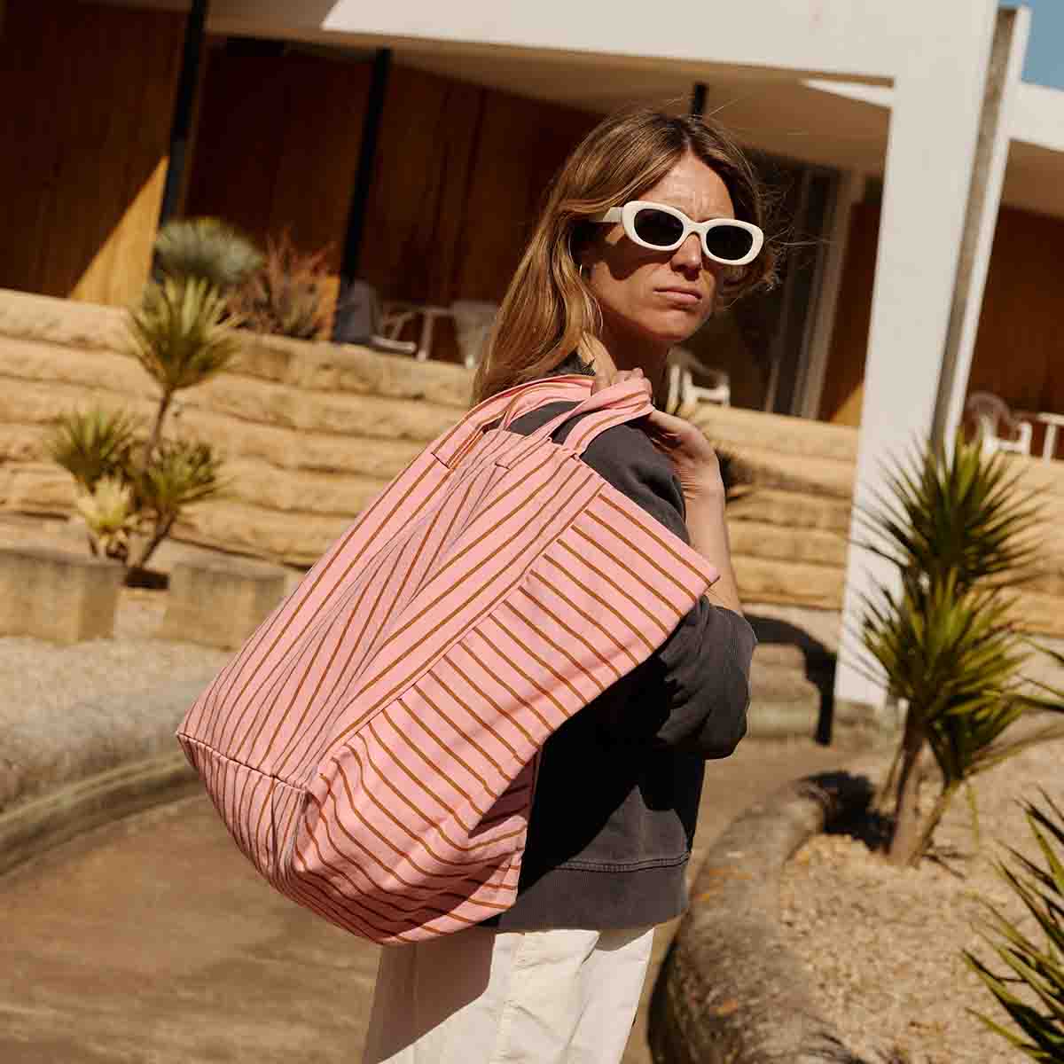 Rose in April Elisa Tote Bag Tennis Pecan / Strawberry - Tea and Kate