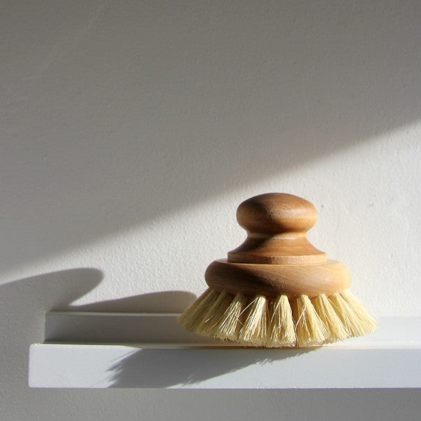 Bath brush round - Tea and Kate