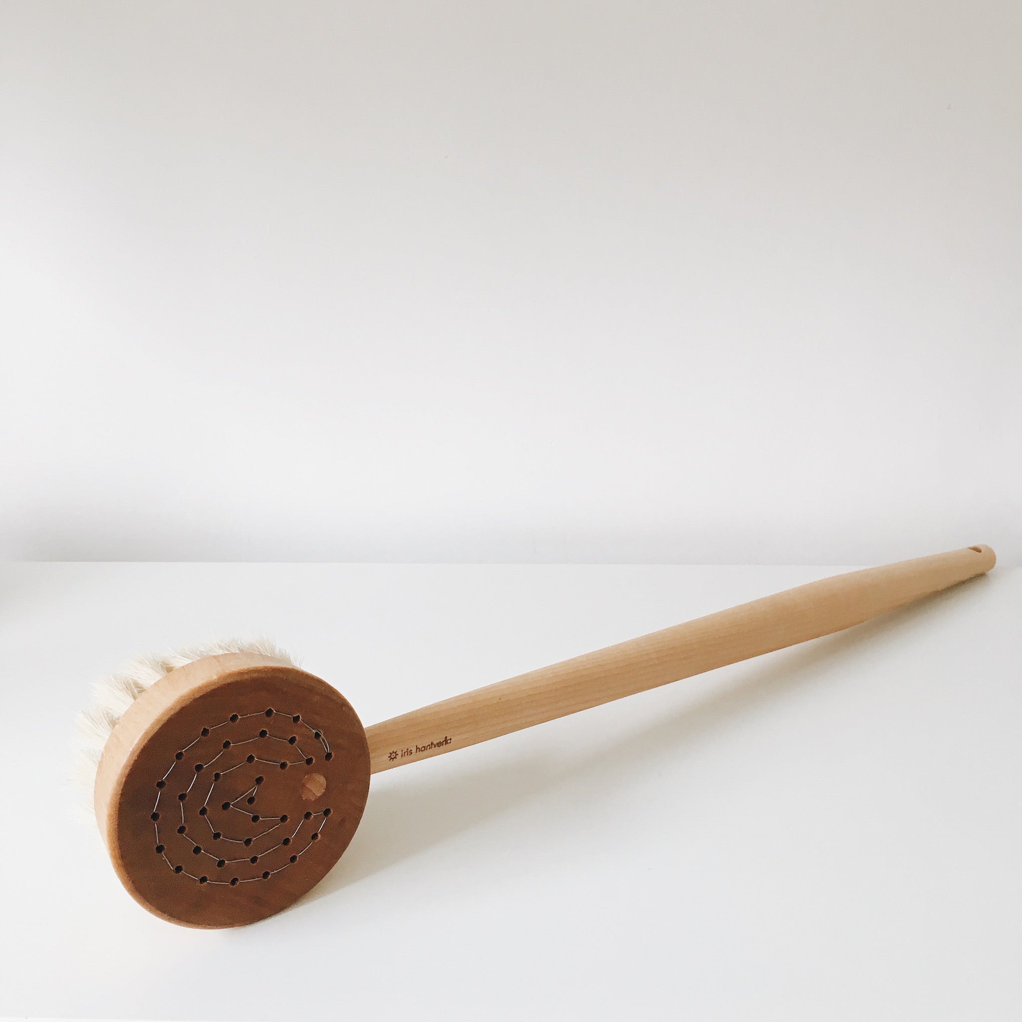 Iris Hantverk Bath Brush Puck - Tea and Kate