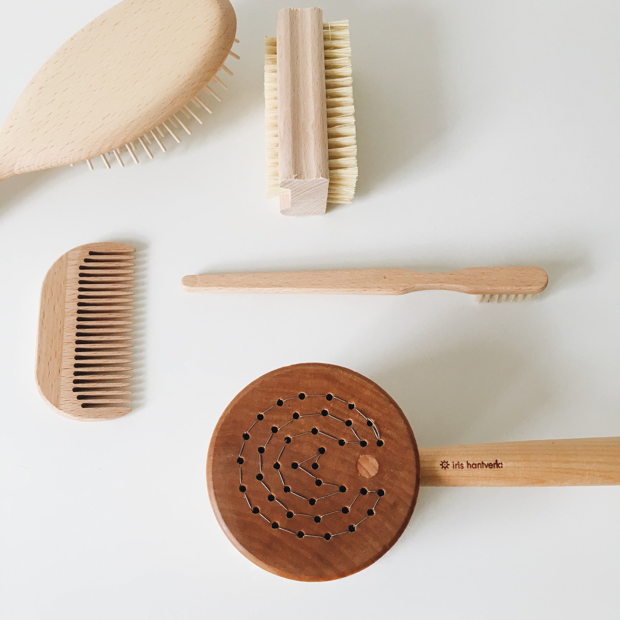 Iris Hantverk Bath Brush Puck - Tea and Kate