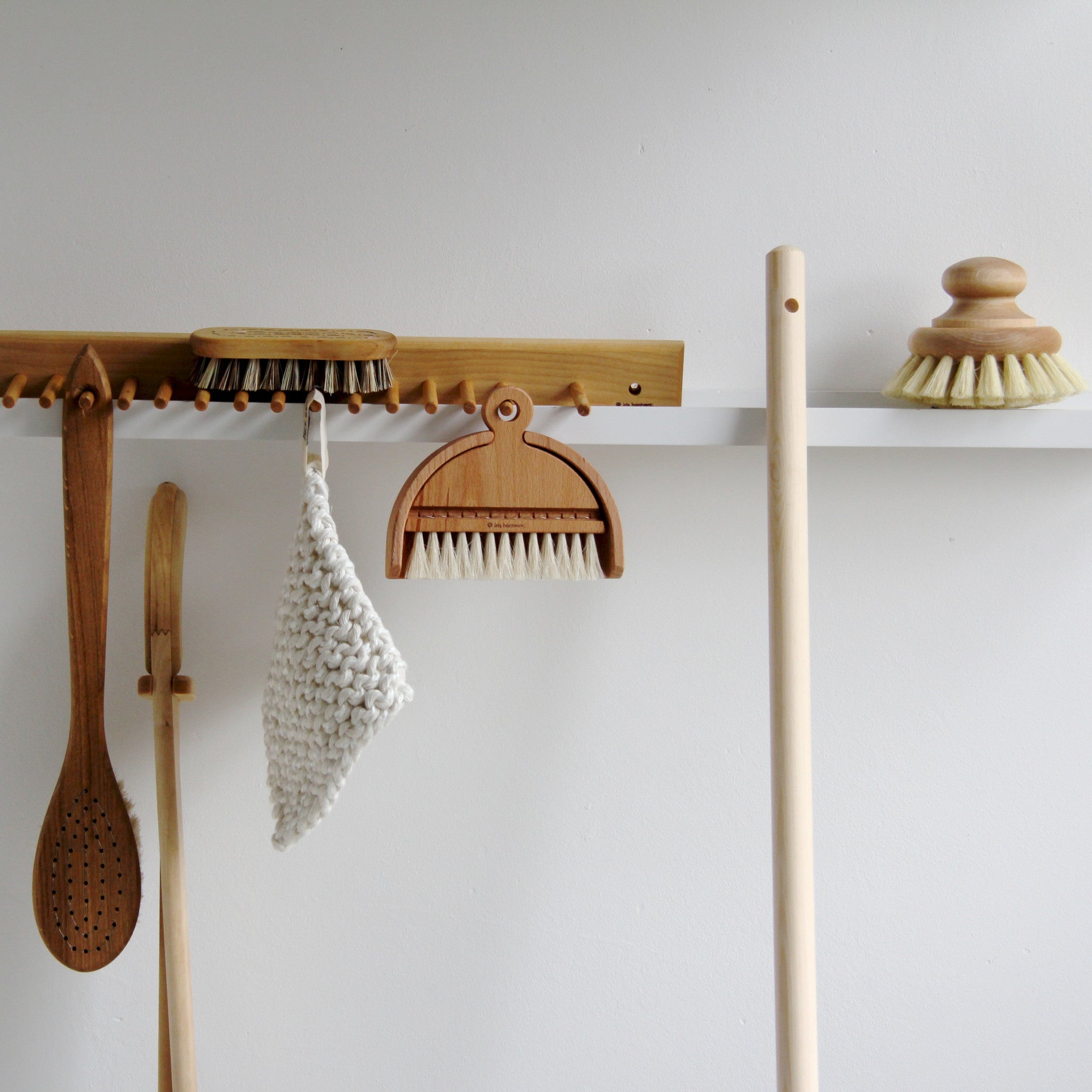 Long handled bath brush - Tea and Kate