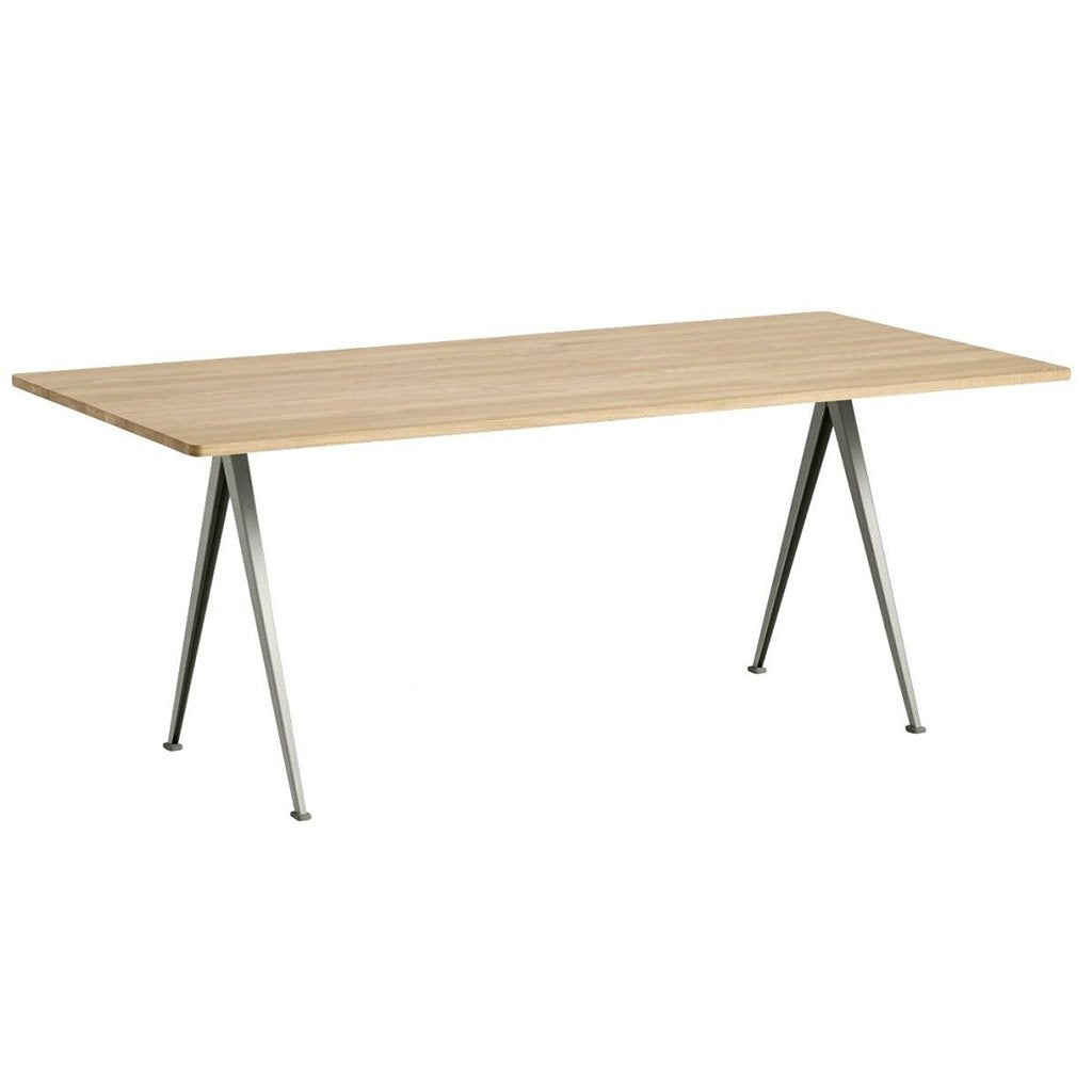 Pyramid Table 02 - Tea and Kate